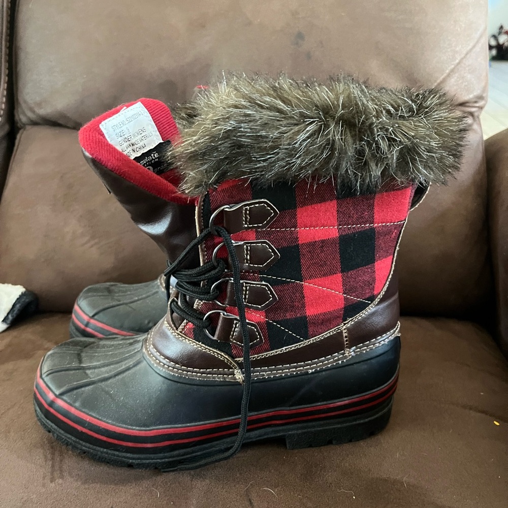 Women’s Snow Boots Size 9